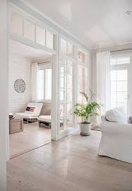 Cara untuk menjadikannya partisi pun sangat mudah karena hanya perlu merangkainya sejajar secara rapi atau acak. 21 Desain Partisi Ruang Tamu Dua Muka Dua Sisi Desainrumahnya Com House Interior Home Open Space Living