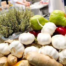 Saatgut wenn sie knoblauch in ihrem garten oder auf dem balkon selber anbauen möchten, brauchen sie zunächst entweder brutzwiebeln oder knoblauchzwiebeln. Knoblauch Pflanzen Das Mussen Sie Zum Zeitpunkt Standort Und Abstand Wissen Wohnen