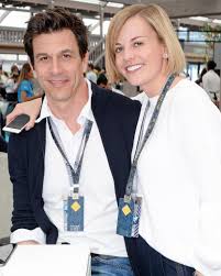 Sie sind auf die straße gegangen formel 1: Toto Wolff Ceo And Team Principal Of Mercedes Formula One And His Wife Susie Team Principal Of Venturi Formula E The Sunday Times Magazine The Sunday Times