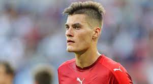 Patrik schick (born 24 january 1996) is a czech professional footballer who plays as a forward for bundesliga club bayer leverkusen and the czech republic national team. Patrik Shik Izbezhal Tyazhyoloj Travmy Novosti Futbola Na Footballhd Ru