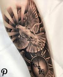 Tattoo Mit Taube Und Uhr Mit Bedeutung Frieden Dove Tattoos Dove Tattoo Design Dove Tattoo
