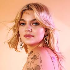 Louane 💙🤍❤️ Beautiful French 🇫🇷 singer Born: November 26, 1996 (age 27  years)