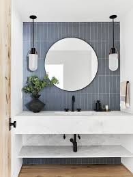 So Gestalten Sie Eine Moderne Dramatische Gastetoilette House Of Jade Interiors Badezimmer Innenausstattung Badezimmer Gunstig Badezimmer Renovieren