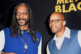 1994 death row/interscope records, inc vevo.ly/ythrfq best of. Snoop Dogg Looks Distinguished Af With Grey Hair Metro News