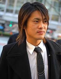 Coiffure homme visage rond : 1001 Idees Cheveux Longs Homme Quand La Taille Compte