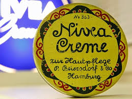 Nivea produkte zu sensationellen preisen! Nivea Vom Alltagsprodukt Zur Kultmarke Ndr De Geschichte Chronologie