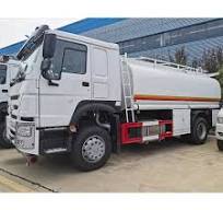 Sinotruk HOWO 4*2 Light Oil Tank Truck with 4000L
