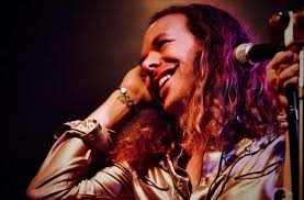 In this episode, Bernie sits down with Kin Faux (aka @kinfauxmusic) —Rico  Gonzalez, Jakey Black, Avery Castro, and Adam Carrillo—to discuss their  journey in the Texas country/red dirt music scene. They share