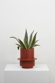 Roma Planter In 2020 Planters Resin Design Planter Design