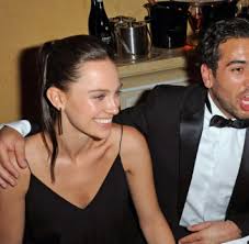 Schon immer behandelt der münchner sein liebesleben wie eine geheimakte. Leute Elyas M Barek Ist Mit Julia Zusammen Welt