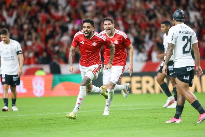 Internacional vence o Corinthians e fica mais perto das quartas da Copa do Brasil