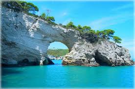 Pur mantenendo molte delle caratteristiche dei paesaggi pugliesi, il territorio gargano è molto diverso dalla valle d'itria e del salento. Architiello Gargano Carmen Fiano Vacation Trips Italy Photography Greece Travel Guide