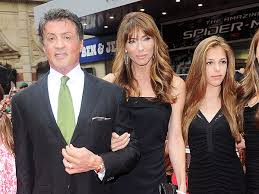 Sylvester stallone intimidates his daughters' boyfriends. Sylvester Stallone Seine Familie Gibt Ihm Kraft Bunte De