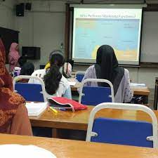 Sejarah fakulti ekonomi dan perniagaan, ukm dirintis dengan tertubuhnya jabatan ekonomi dan perdagan. Photos At Dkep 1 Fakulti Ekonomi Dan Pengurusan Upm College Classroom