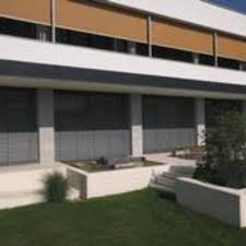 Endloses vordach und haustürüberdachung der puristischen art senkrechter sonnenschutz für mehr privatsphäre auf der terrasse (4.10.2019) das familiäre leben. Raumgestaltung Voss Ihre Experten Fur Rollladen Und Sonnenschutz In Jesteburg Markisen