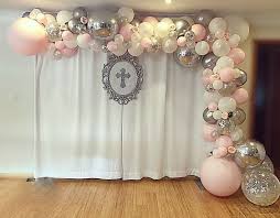 Decoracion con globos primera comunion tradicionales con arcos y ángeles, en esta decoración básica para primera comunión utilizamos globos en colores blanco y dorado. Awesome Balloon Decorations For Baby Shower Primera Comunion Decoracion Decoracion Primera Comunion Nina Decoraciones Bautizo Nina
