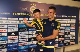 Zenit st petersburg were granted a fearsome, fiery welcome before the clash with fenerbahce as droves of fans created some truly spectacular scenes. Crying Man Utd Fan Sends Fenerbahce Thank You Letter For Reuniting Him With Van Persie