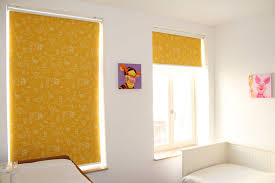 Gelbe Rollos Im Kinderzimmer Zur Verdunkelung Yellow Roller Blinds In A Kids Room Yellow Gelb Tiger Kids Rol Rollo Kinderzimmer Haus Deko Kinder Zimmer