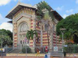 The Bibliotheque Schoelcher In Fort De France Martinique Eastern Caribbean Was Built For The 1889 Paris Exhibition In 2020 Fort De France Caribbean House Styles