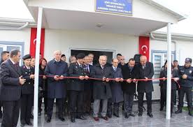 Satranç şampiyonalarının resmi olarak yapılmaya başlandığı 1886'dan beridir hiç kadın dünya şampiyonu olmadığı ve şu anda fide elo sıralamasının ilk 100 sırasında sadece iki tane kadın satranç oyuncusunun bulunduğu bilindiğinde çok da yadırganamayacak tespittir. Soke Osb Jandarma Karakolu Hizmete Girdi Aydin Haberleri