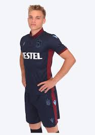 Trabzonspor forma modelleri, trabzonspor forma özellikleri ve markaları en uygun fiyatları ile gittigidiyor'da. Ts Club Europe Trabzonspor Resmi Online Fan Shop