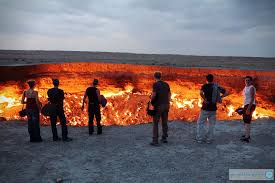 تعتبر تركمانستان البلد الناشئ والصاعد سياحيا جزءا هاما من آسيا الوسطى حيث إنها تسعى إلى جذب السياح بشتى الطرق بعد الانفتاح والاستقلال عن الاتحاد السوفيتي سابقا، بلغ معدل نموه 7٪ في عام 2014ليحل هذا المعدل في المرتبة. Ø¨Ø§Ø¨ Ø¬Ù‡Ù†Ù… Ø§Ù„Ø­ÙØ±Ø© Ø§Ù„ØªÙŠ ØªØ£Ù…Ù„ ØªØ±ÙƒÙ…Ø§Ù†Ø³ØªØ§Ù† Ø£Ù† ØªØµØ¨Ø­ Ù…Ø±ÙƒØ² Ø¬Ø°Ø¨ Ø³ÙŠØ§Ø­ÙŠ