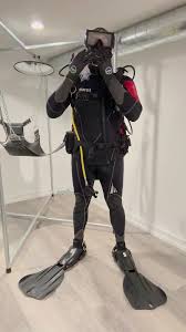 Sexy scubaunderwater: Frogman enjoys gear - ThisVid.com
