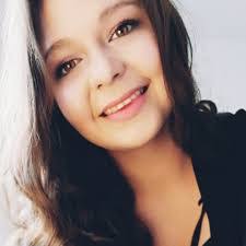 Lena Toth's Instagram, Twitter & Facebook