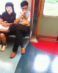 Ada satu gambar kartun yang waktu pertama kali saya melihatnya, saya tertawa ngakak dan terbawa sampai mahu tidur, ingin tahu? Gambar Gambar Pelik Dan Lucu Di Dalam Keretapi Mrnetwork