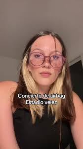Replying to @Yassminn💋 Concierto airbag en velez #concierto #musica #music  #concert #rock #livemusic #cantante #airbag #jinetescromados  #jinetescromadostour #tipconcierto #tipsconciertos ...