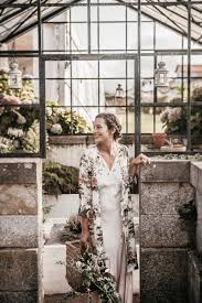 Batas Para Novias Un Basico Para Lucir Durante Los Preparativos Con Estilo Tendencias De Bodas Magazine Blog