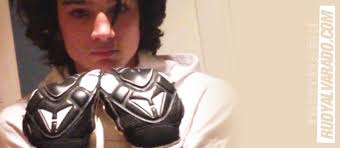 Sam Gale + HW-Gloves = sant