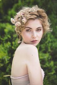 19 ways to wear flowers in your bridal hairstyle ~ KISS THE BRIDE MAGAZINE