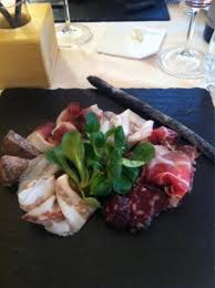 Piatti in ardesia ★ come decorazione per la tavola, per una festa in giardino o per la cena di tutti i indice. Antipasto Della Casa Servito Su Piatto Di Ardesia Picture Of Ristorante Le Colonne Santa Maria Maggiore Tripadvisor
