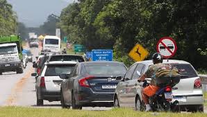 Fluxo intenso marcou retorno do feriadão nas rodovias que ligam Curitiba ao litoral