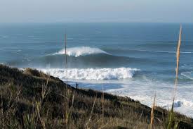Rêver de vague et marcher sur une vague, annonce que vous vaincrez vos adversaires. Nazare Portugal Ou La Plus Grande Vague Mondiale Existe