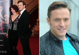 Nem az a szószátyár típus, de valamivel mégiscsak leveszi a hölgyeket a lábáról. 22 Ev A Korkulonbseg A Magyar Szineszno Fiatal Kollegajaval Jott Ossze Hazai Sztar Femina