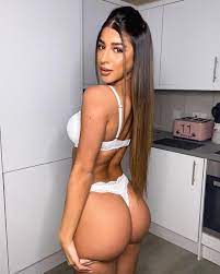 Shannon Singh grabs her boobs in sexy Love Island 2021 video and insists  ALL women should get theirs out | The Sun