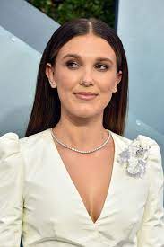 At the age of twelve, she gained notability for her role as jane eleven ives in the first season of netflix science. Millie Bobby Brown Coupe Droite Longue Bobby Brown Millie Bobby Brown Interview Millie Bobby Brown