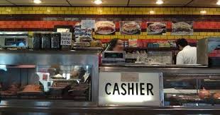 Membersihkan dan merapikan area kasir yang meliputi : Tugas Kasir Di Restoran