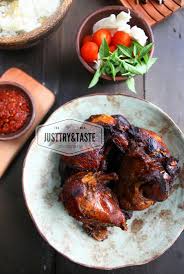 Kali ini aku mau share cara membuat ayam bakar teflon ala akuuu, di jamin enaaaak. Resep Ayam Bacem Bakar Masakan Mama Mudah