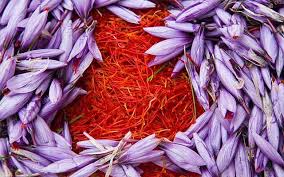 Se sei di fretta puoi tostare i pistilli insieme al risotto. Zafferano Proprieta Del Fiore Pregiato Del Benessere E Del Buonumore