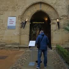 Posteriormente, durante la reconquista española, los reyes católicos residieron en ella, y fue aquí donde colón solicitó el permiso para su viaje a américa. El Alcazar De Cordoba La Bitacora