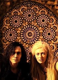 Only Lovers Left Alive смотреть в оригинале с субтитрами Good Film Tom Hiddleston Is Brilliant You Wouldn T Think This Is Him Would You With Tilda Swinton Only Lovers Left Tilda Suinton Pravila Iskusstva Filmy