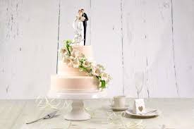 So könnt ihr sogar selber eine hochzeitstorte backen. Hochzeitstorte Selber Backen In 6 Schritten Zur Traumtorte