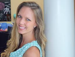 Old Blue Finds Shapes to Count with Sweet Violet: Swain, Amanda:  9781720121244: Amazon.com: Books