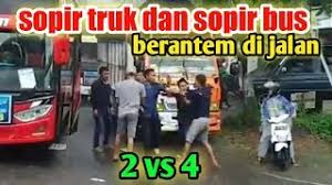 Informasi lowongan kerja driver dan loker sopir, lulusan slta sederajat, daftar lowongan pekerjaan sebagai sopir, cek sekarang. Viral Sopir Bus Dan Sopir Truck Berkelahi Di Jalan How M Chu