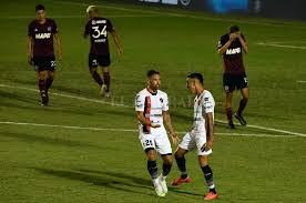 Patronato averaged one goal in their last five league matches while lanus scored 11 strikes in the same spell (averaging 2,2). Lanus No Pudo Celebrar Su Aniversario Y Quedo Fuera De Carrera Ante Patronato El Litoral Noticias Santa Fe Argentina Ellitoral Com