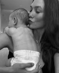 Kim Kloss's Instagram, Twitter & Facebook