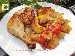 Entdecke rezepte, einrichtungsideen, stilinterpretationen und andere ideen zum ausprobieren. Cosce Di Pollo Arrosto Con Patate Cipolle E Pomodori